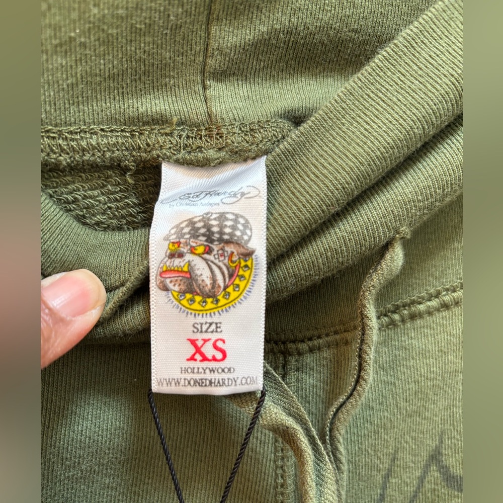 Ed Hardy Olive Green Graphic Capri Sweatpants with Tattoo Print - Picture 9 of 10